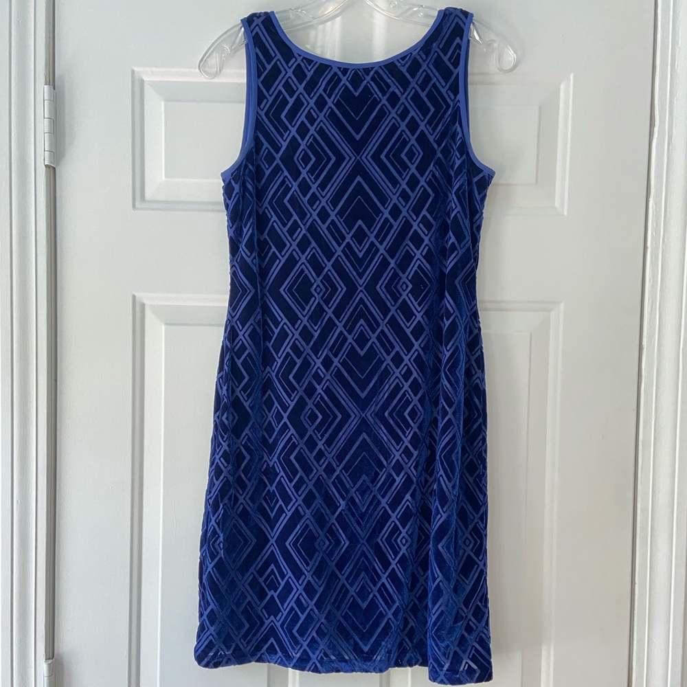 WHITE HOUSE BLACK MARKET BLUE VELVET SLEEVELESS DRESS. SIZE XS.